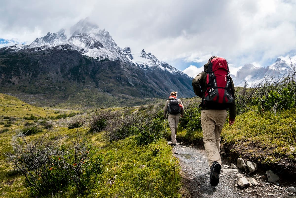 Grupo de senderistas en la montaña